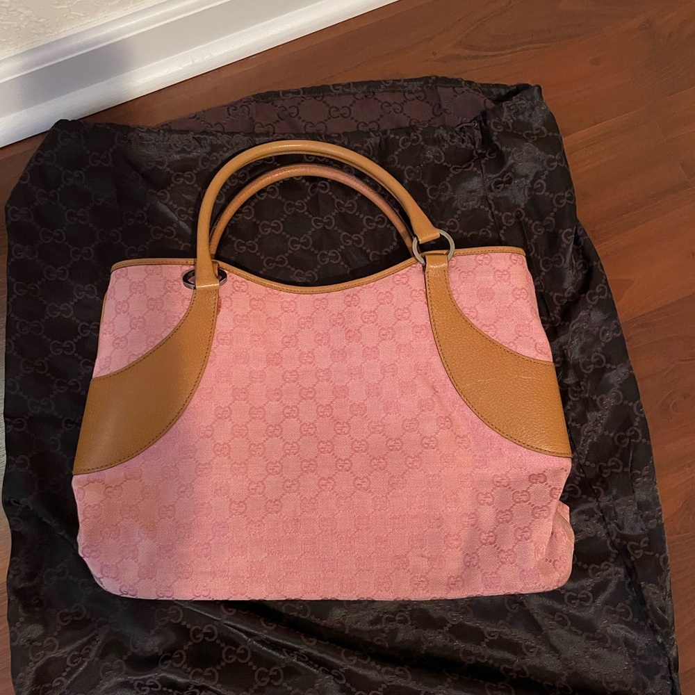 Authentic Gucci purse in pink